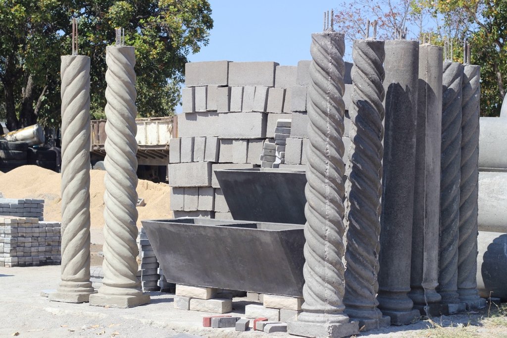 pillars and concrete sinks